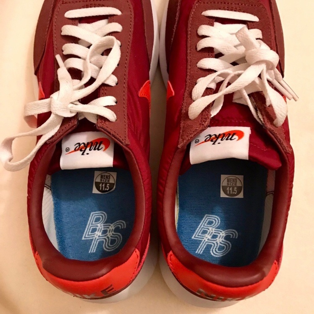 ✨NWOT Vintage Nike Sneakers - Picture 3 of 5